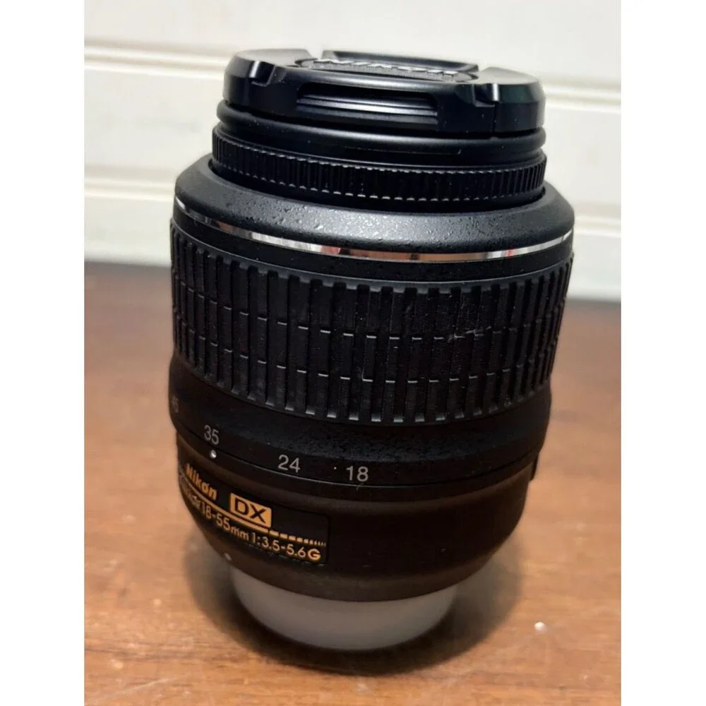 Nikon AF-S DX Nikkor 18-55mm f/3.5-5.6 dx vr Auto Lens